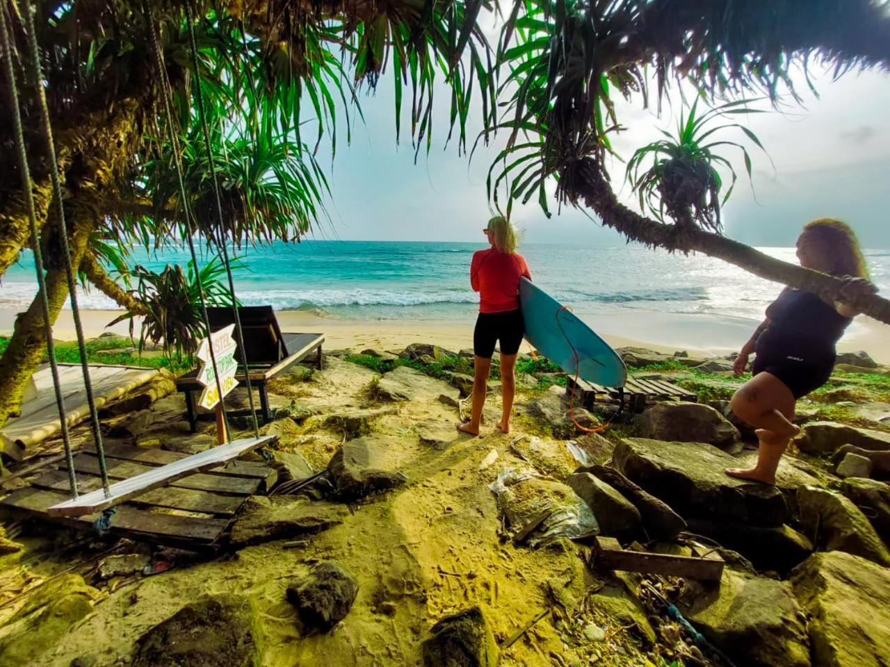 Хостел Gaia Ocean Surf Yoga Аханґама Екстер'єр фото